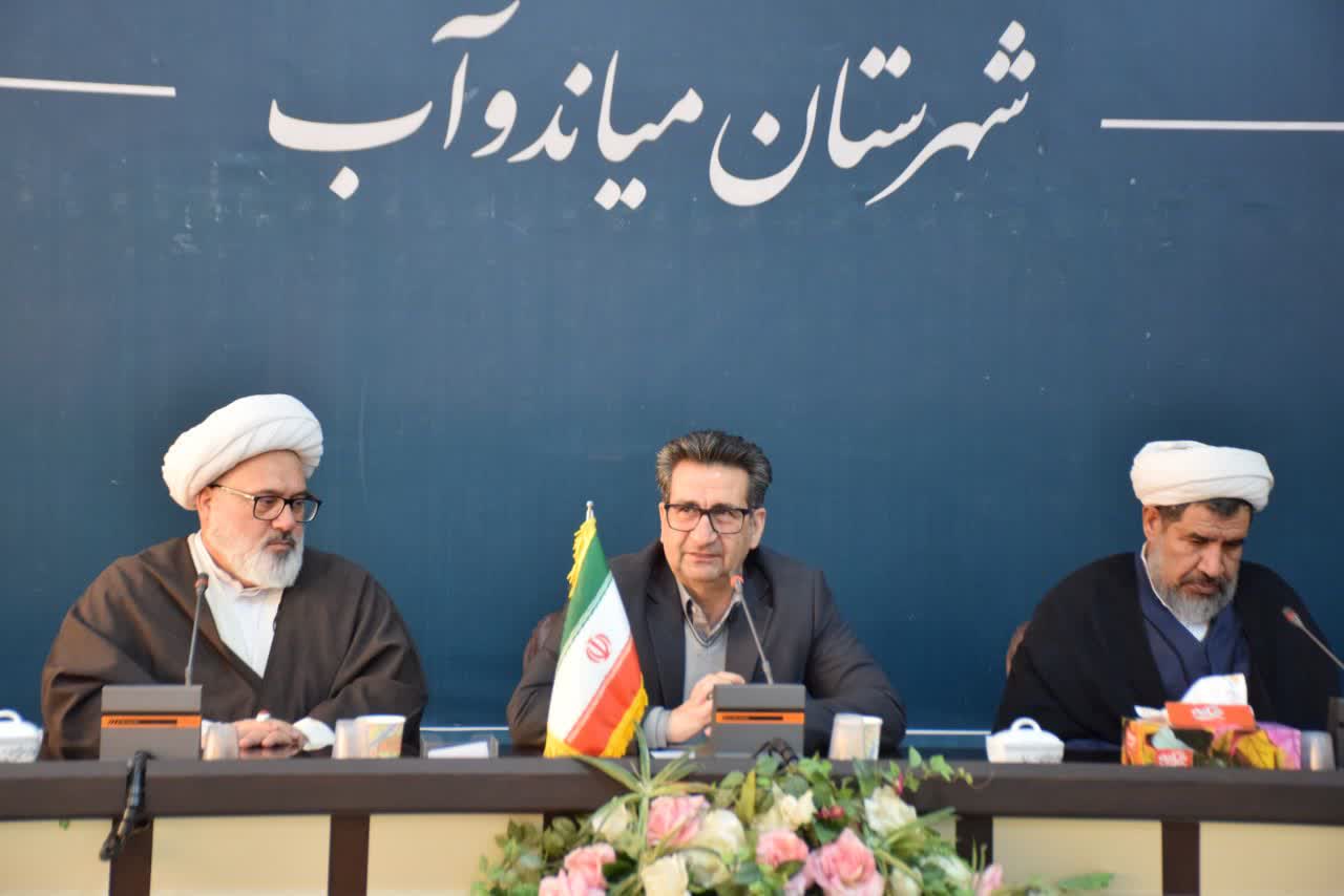 جلسه هماهنگی برنامه های پیش بینی شده برای گرامیداشت دهه فجر و برگزاری جشن نیمه شعبان در شهرستان میاندوآب  با حضور فرماندار، امام جمعه و اعضای شورای اداری در سالن شهید باکری فرمانداری برگزار شد