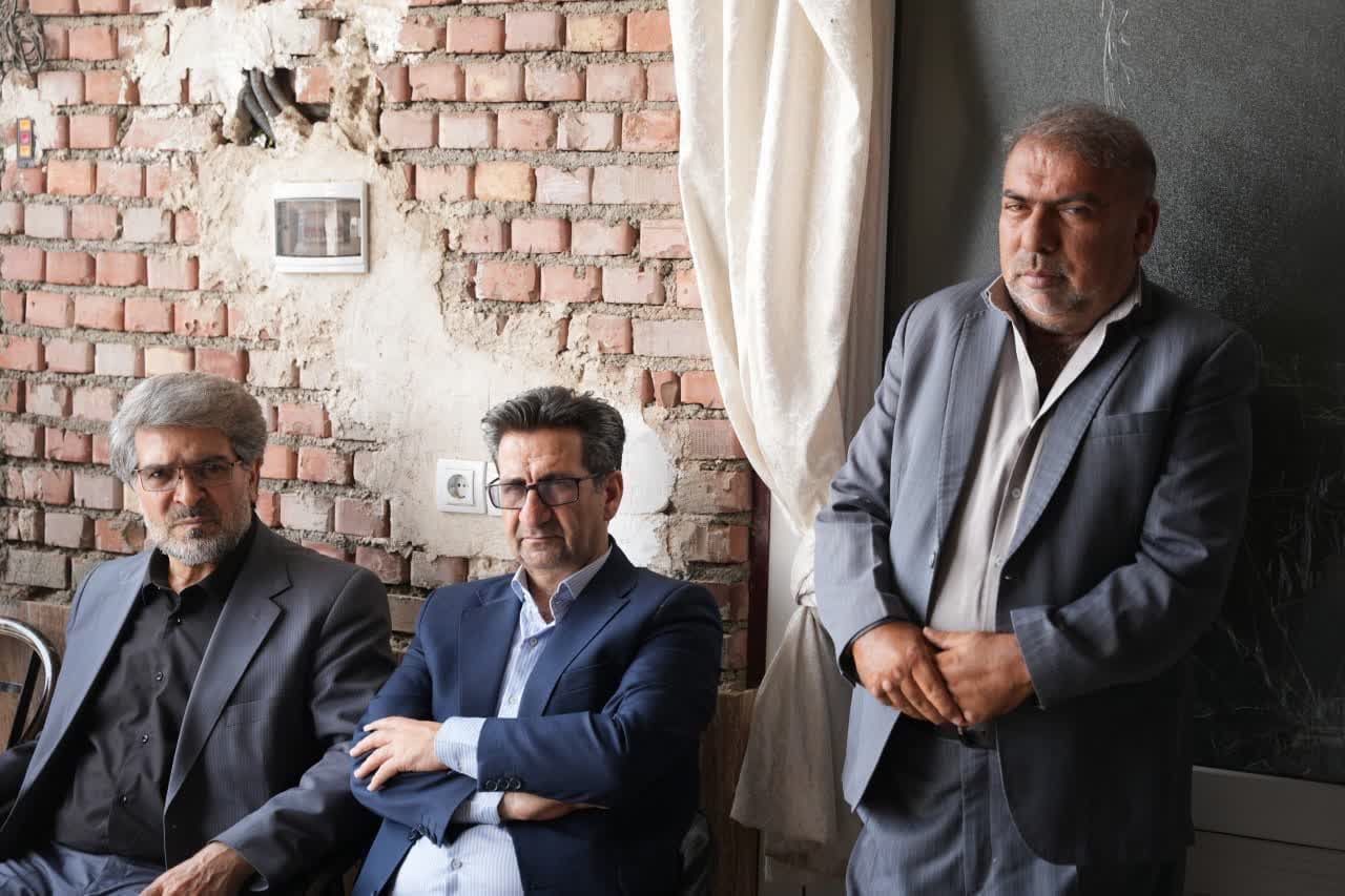 فرماندار ویژه میاندوآب ونماینده مردم شریف شهرستانهای میاندوآب، باروق و چهاربرج به منظور بررسی روند اجرای پروژه‌های عمرانی، از پروژه ها آسفالت ریزی روستای تپه صارمی از توابع بخش للکلو بازدید کردند