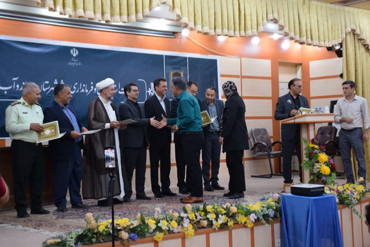 چهارمین جلسه شورای اداری شهرستان میاندوآب به ریاست فرماندار و با دستورکار هماهنگی برنامه های هفته دولت و تجلیل از خبرنگاران برگزار شد