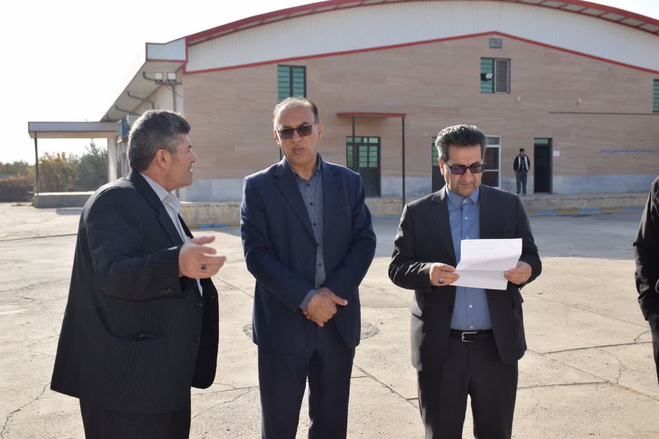 امیرتیموری، معاون استاندار و فرماندار ویژه میاندوآب به همراه معاونت برنامه ریزی و توسعه فرمانداری و با هدف تسهیل و رفع موانع تولید از شرکت صنایع غذایی میهن گوشت عزتی بازدید کرد