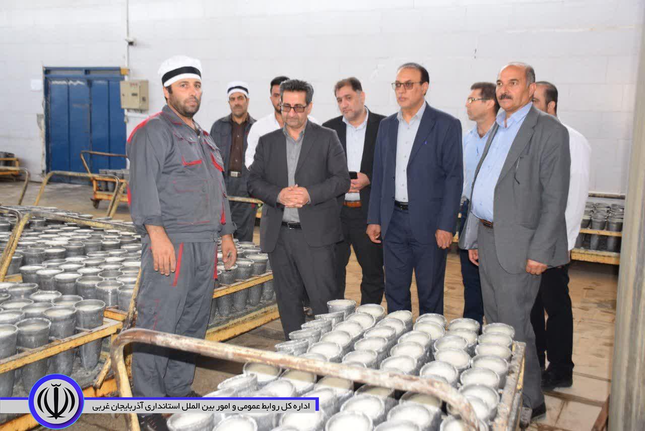 فرماندار ویژه میاندوآب به همراه معاونت برنامه ریزی و توسعه فرمانداری و رییس صنعت، معدن و تجارت شهرستان با هدف تسهیل و رفع موانع تولید از واحد قندریزی شیرین دیار میاندوآب بازدید کرد