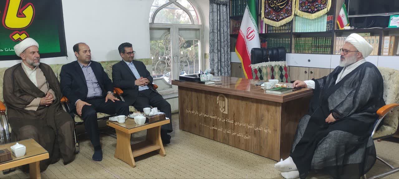 دیدار فرماندار میاندوآب با امام جمعه شهرستان