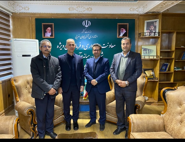 مدیرعامل شرکت قند پانیذفام با حضور در فرمانداری میاندوآب با امیر تیموری، معاون استاندار و فرماندار ویژه میاندوآب دیدار و گفتگو کرد