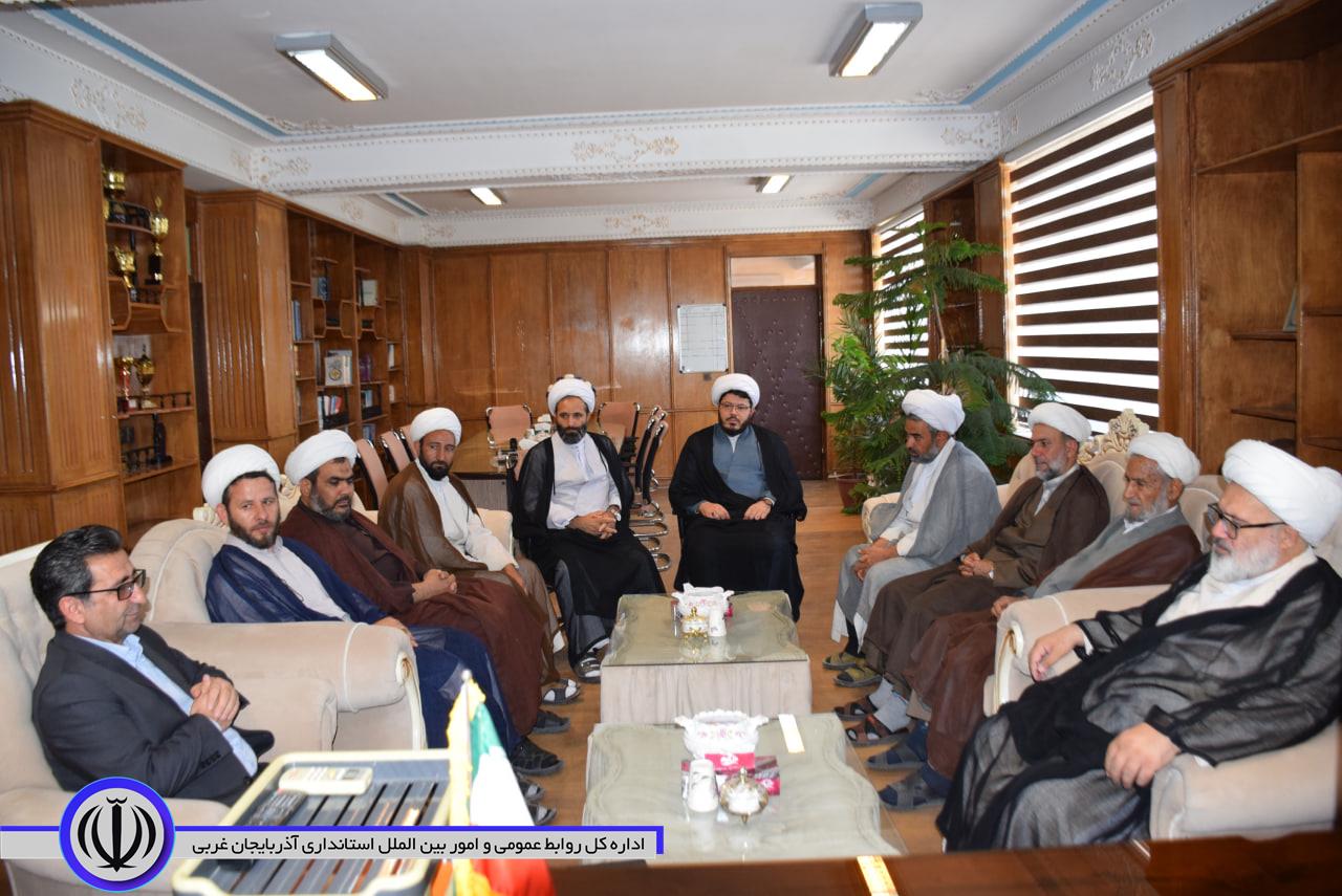 دیدار امام جمعه و جمعی از روحانیون شهرستان میاندوآب با فرماندار به مناسبت گرامیداشت هفته دولت