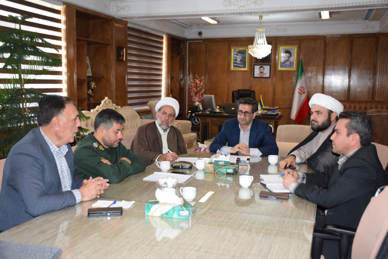 تأمین مسکن برای محرومان اقدامی خداپسندانه و درخور تحسین است ولی بهتر آنست که اقداماتی انجام شود که خود محرومان قادر به ساخت خانه شوند