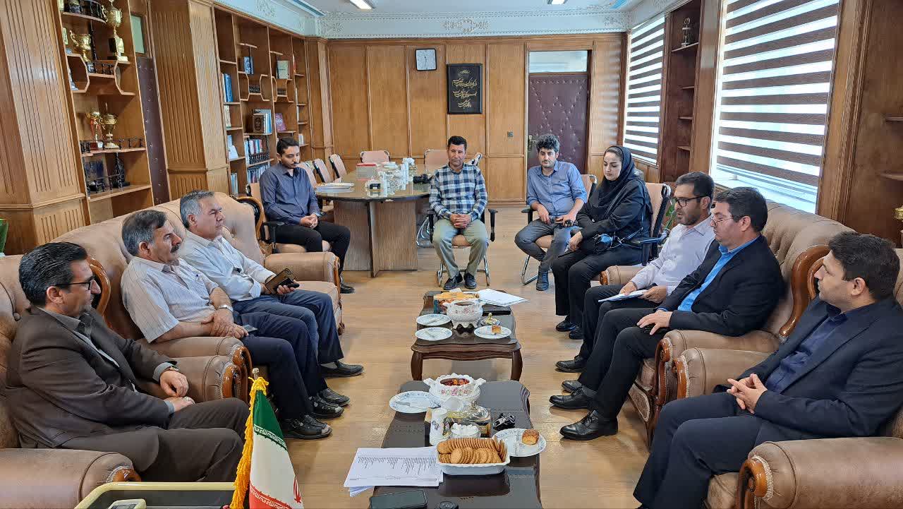 دیدار رییس و کارکنان اداره حفاظت از محیط زیست میاندوآب با فرماندار