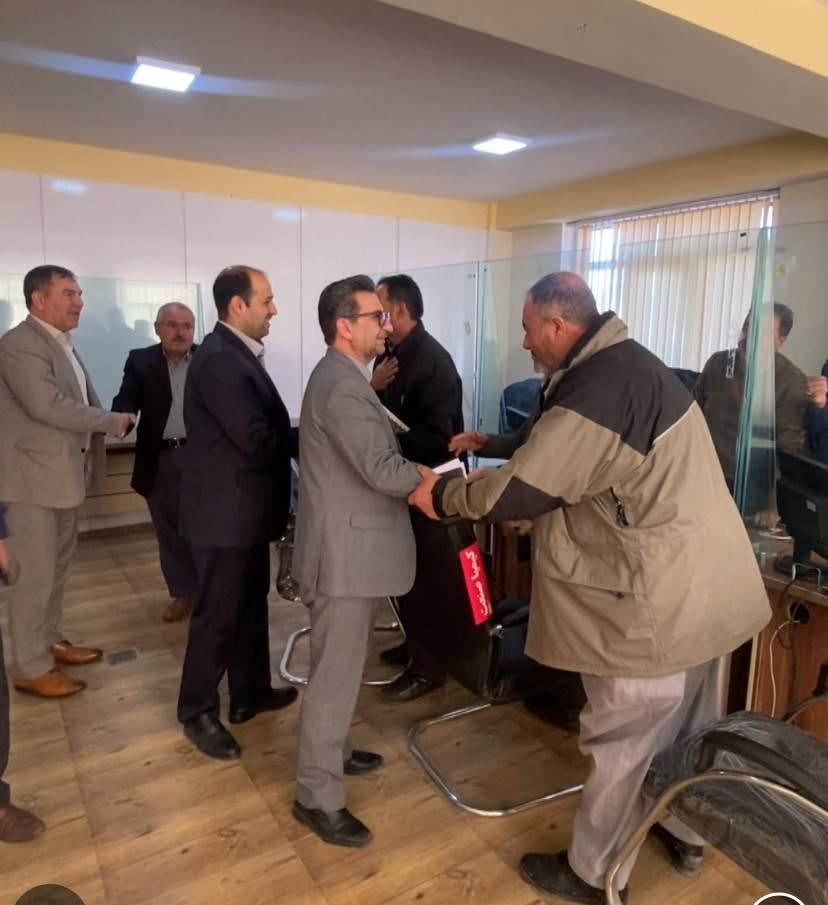 امیرتیموری،فرماندار ویژه و رییس مرکز حوزه انتخابیه میاندوآب، ضمن بازدید از ستاد انتخابات شهرستان از آمادگی عوامل اجرایی و تیم فنی برای برگزاری انتخابات هفتمین دوره شوراهای اسلامی خبر داد