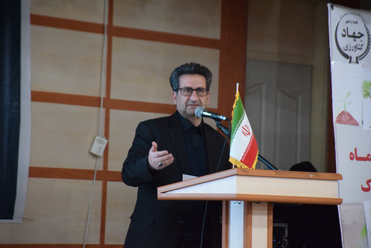 همایش گرامیداشت روز جهانی خاک در شهرستان میاندوآب با شعار «خاک‌های سالم برای شهرهای سالم» و  برگزار شد