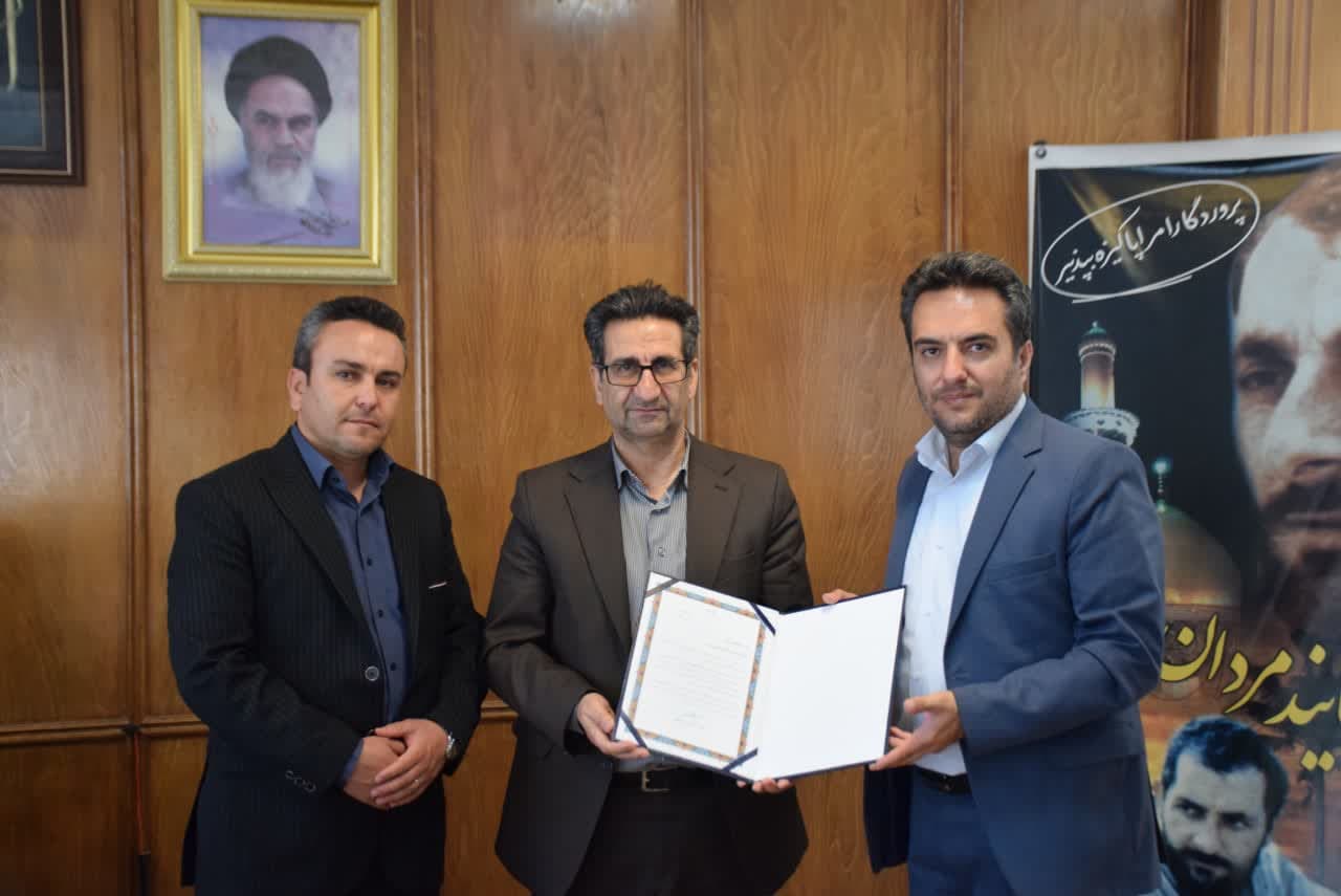 مدیرکل بنیاد مسکن انقلاباسلامی آذربایجانغربی ضمن دیدار با فرماندار جدید میاندوآب و تبریک انتصاب، گزارشی از عملکرد بنیاد مسکن انقلاب اسلامی در شهرستان ارائه نمود