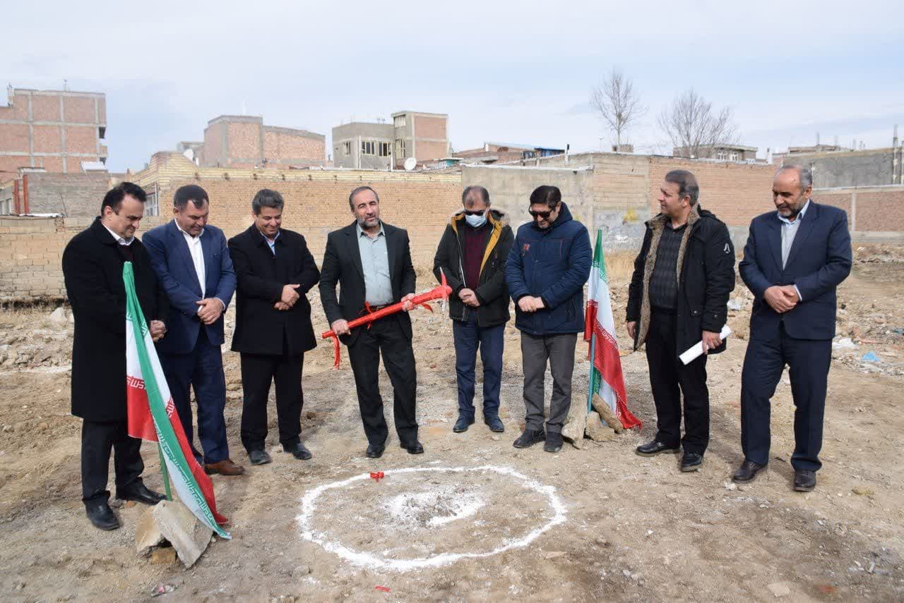 در چهارمین روز از ایام گرامیداشت دهه فجر، کلنگ احداث پایگاه سلامت کوی ملت میاندوآب به زمین زده شد