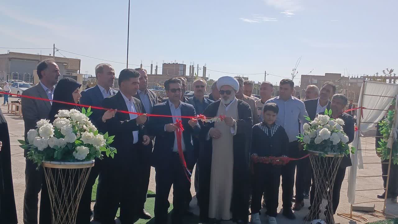 به مناسبت گرامیداشت هفته تربیت‌بدنی و ورزش، زمین چمن مصنوعی آموزشگاه 17 شهریور روستای ممدل میاندوآب افتتاح و مورد بهره برداری قرار گرفت