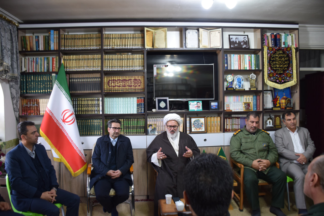 دیدار اعضای شورای اداری میاندوآب  با امام جمعه شهرستان به مناسبت گرامیداشت دهه فجر