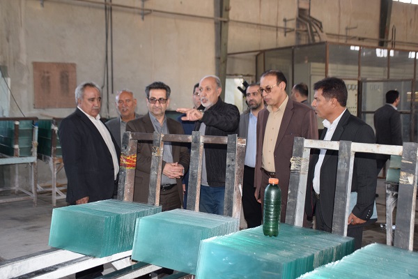 امیر تیموری، معاون استاندار و فرماندار ویژه میاندوآب، بمنظور حمایت و رفع موانع تولید، از شرکت تعاونی 479، تولید شیشه سکوریت آذر جام بازدید و مشکلات این واحد تولیدی را مورد بررسی قرار داد