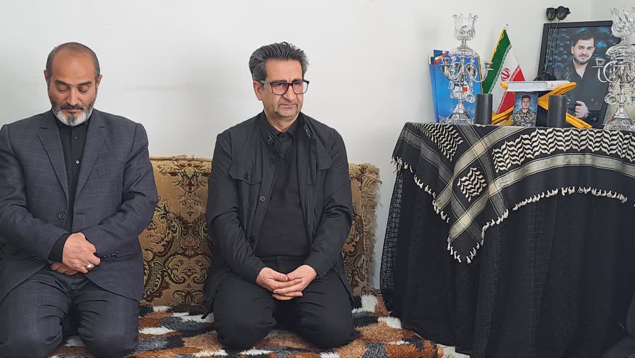 دیدار و دلجویی فرماندار میاندوآب از خانواده معظم شهید جنگ رمضان" پارسا لطفی"