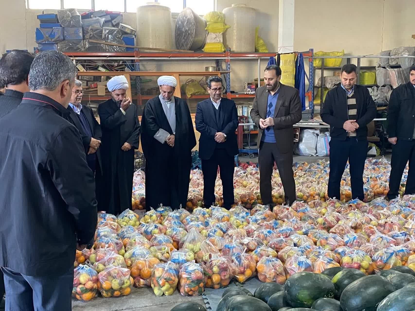 توزیع بیش از یکهزار بسته اقلام خوراکی بین مددجویان کمیته امداد امام خمینی (ره)