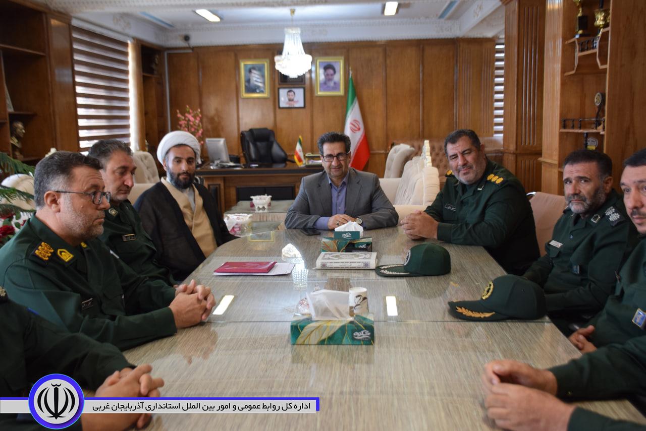 دیدار فرمانده ناحیه مقاومت بسیج سپاه میاندوآب با فرماندار به مناسبت گرامیداشت هفته دولت