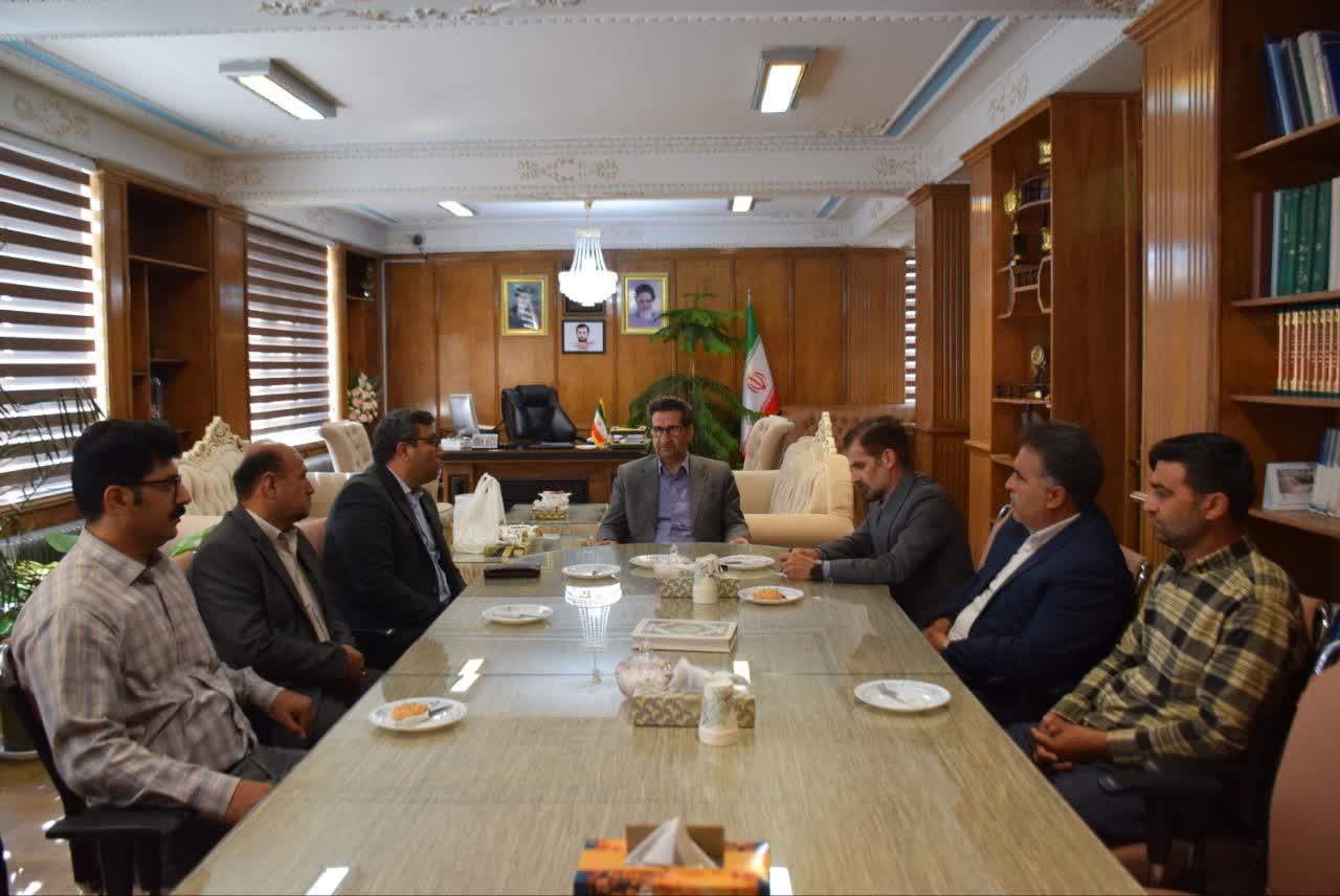 بخشدار، شهردار و اعضای شورای شهر بکتاش ضمن دیدار با امیر تیموری، معاون استاندار و فرماندار ویژه شهرستان میاندوآب ، گزارشی از عملکرد و اقدامات انجام شده برای توسعه شهر جدید بکتاش ارائه نمودند