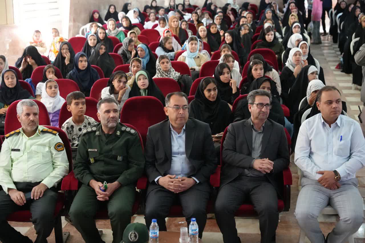 آیین اختتامیه برنامههای تابستانی کانونهای فرهنگی هنری مساجد در قالب طرح ملی «مسجد، کانون نشاط3» و «طرح ملی طراوت» با حضورفرماندار ویژه میاندوآب در سالن آمفی تئاتر مرکز آموزش کشاورزی برگزار شد