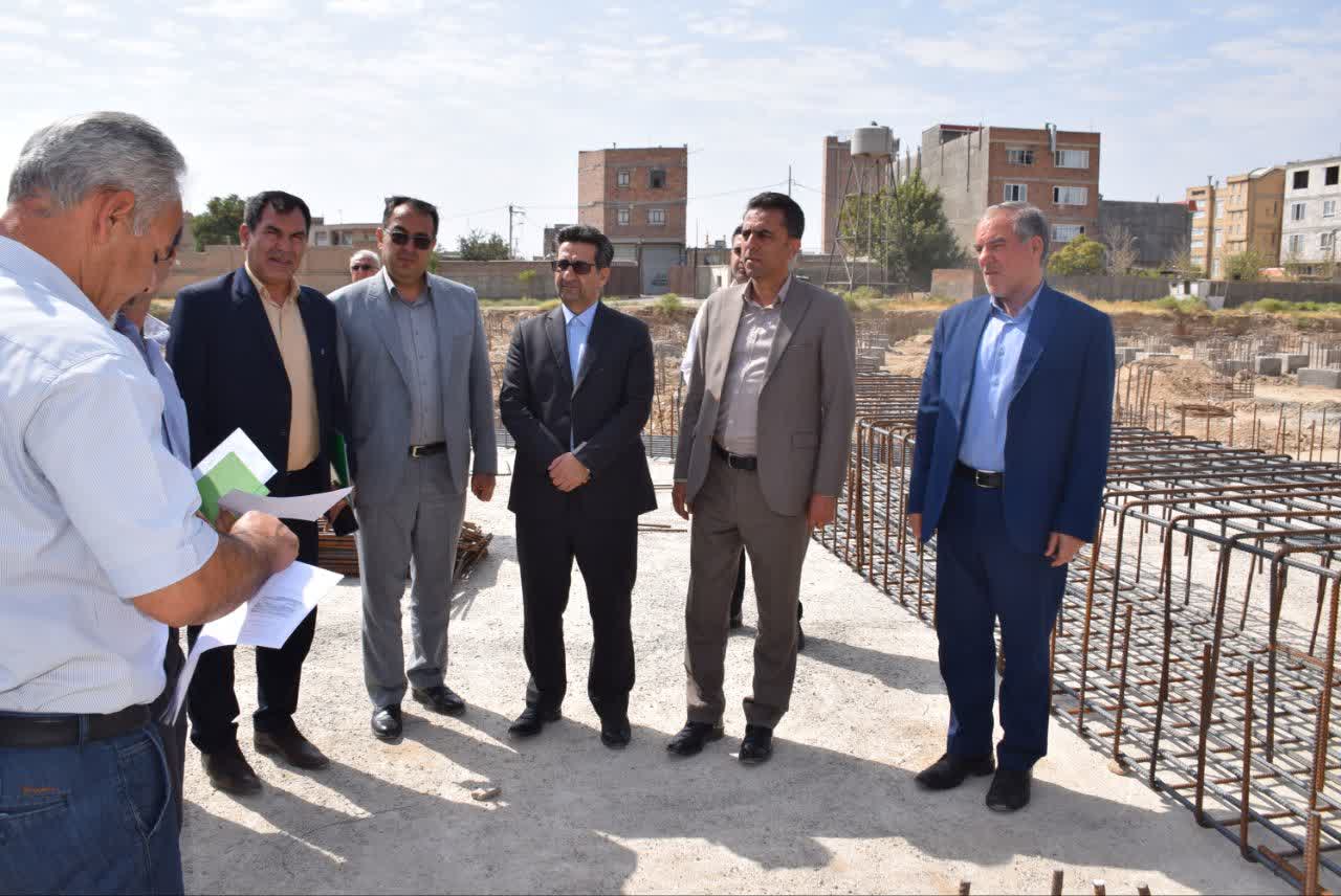 فرماندار ویژه میاندوآب در راستای بررسی پروژه های نیمه تمام شهرستان، از روند اجرای عملیات احداث بیمارستان 350 تخت خوابی جایگزین بیمارستان عباسی بازدید کرد