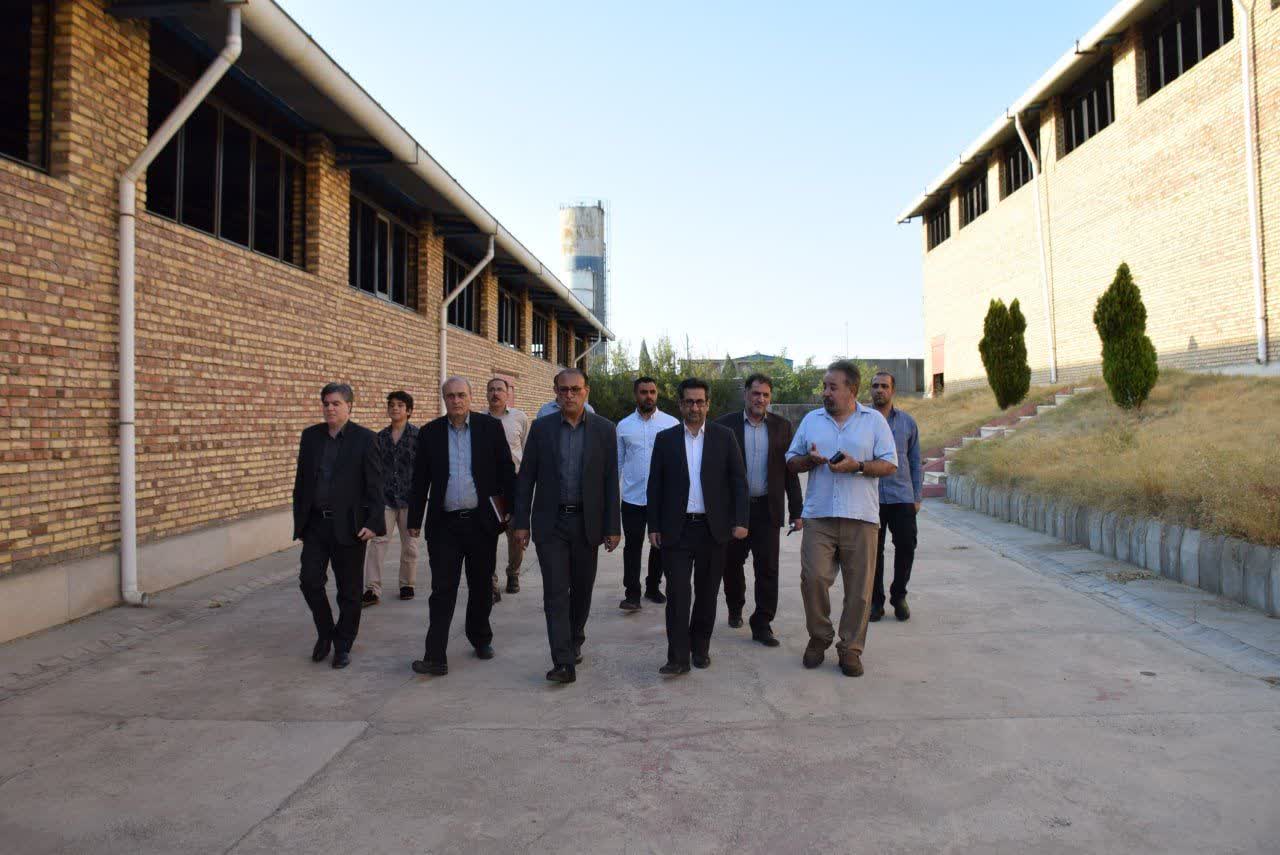 فرماندار ویژه میاندوآب ضمن بازدید از روند احداث و تجهیز کارخانه تولید طناب فولادی(شرکت صنایع پیش تنیده آذربایجان) مشکلات و نیازمندیهای این واحد برای تکمیل فرایند احداث را مورد بررسی قرار داد