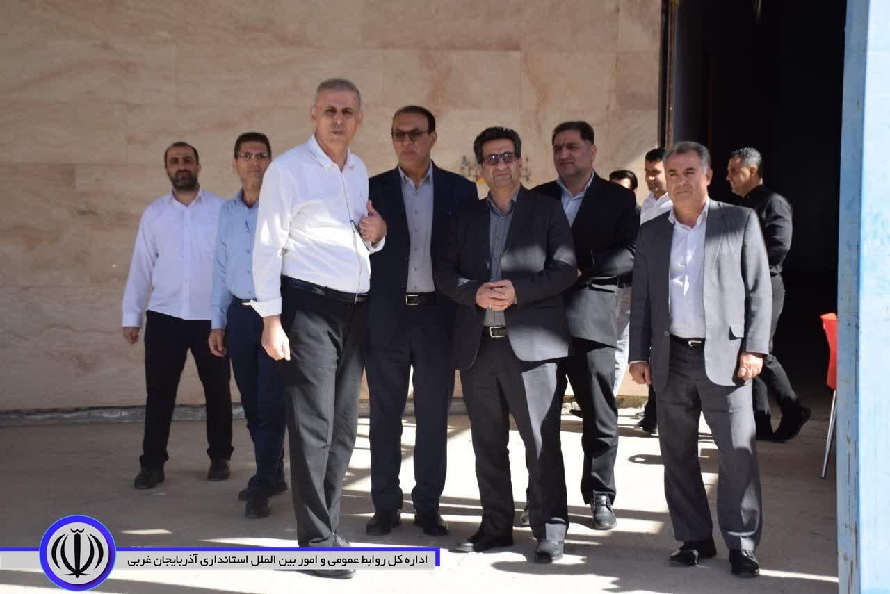 فرماندار ویژه میاندوآب بمنظور رفع موانع تولید، حمایت و رسیدگی به مسائل و مشکلات طرح های نیمه تمام، از روند احداث یک واحد سردخانه واقع در روستای خیرآباد بخش مرکزی بازدید کرد