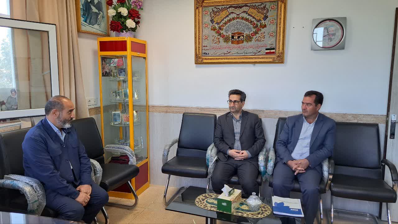 فرماندار ویژه میاندوآب، به منظور کنترل و بررسی نحوه خدمات رسانی به مردم به صورت سرزده از بنیاد شهید و امور ایثارگران شهرستان بازدید کرد