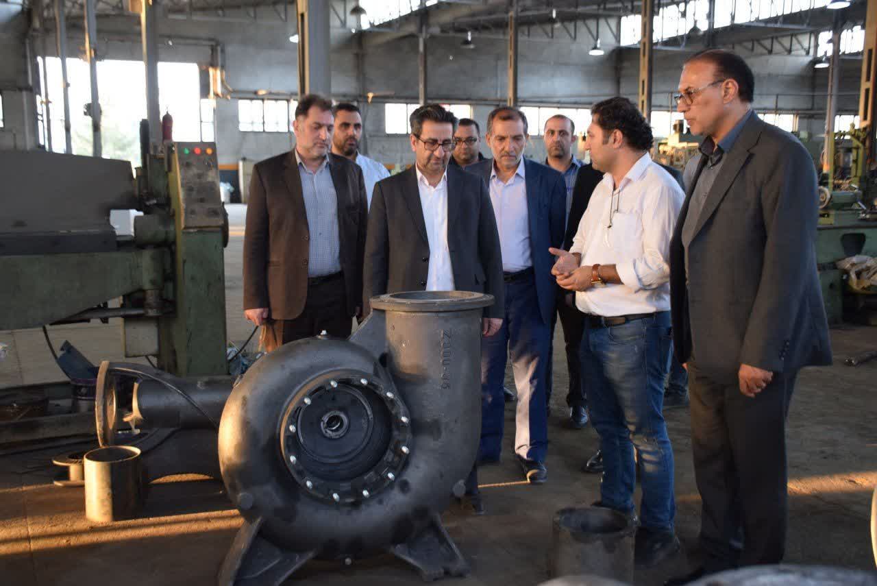 امیر تیموری، فرماندار ویژه میاندوآب بمنظور حمایت و رفع موانع تولید، از شرکت روانخودرو بازدید و مشکلات این واحد تولیدی را مورد بررسی قرار داد