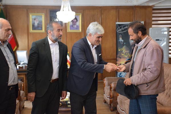 قدردانی مسئولان میاندوآب از کارگران نمونه شهرستان