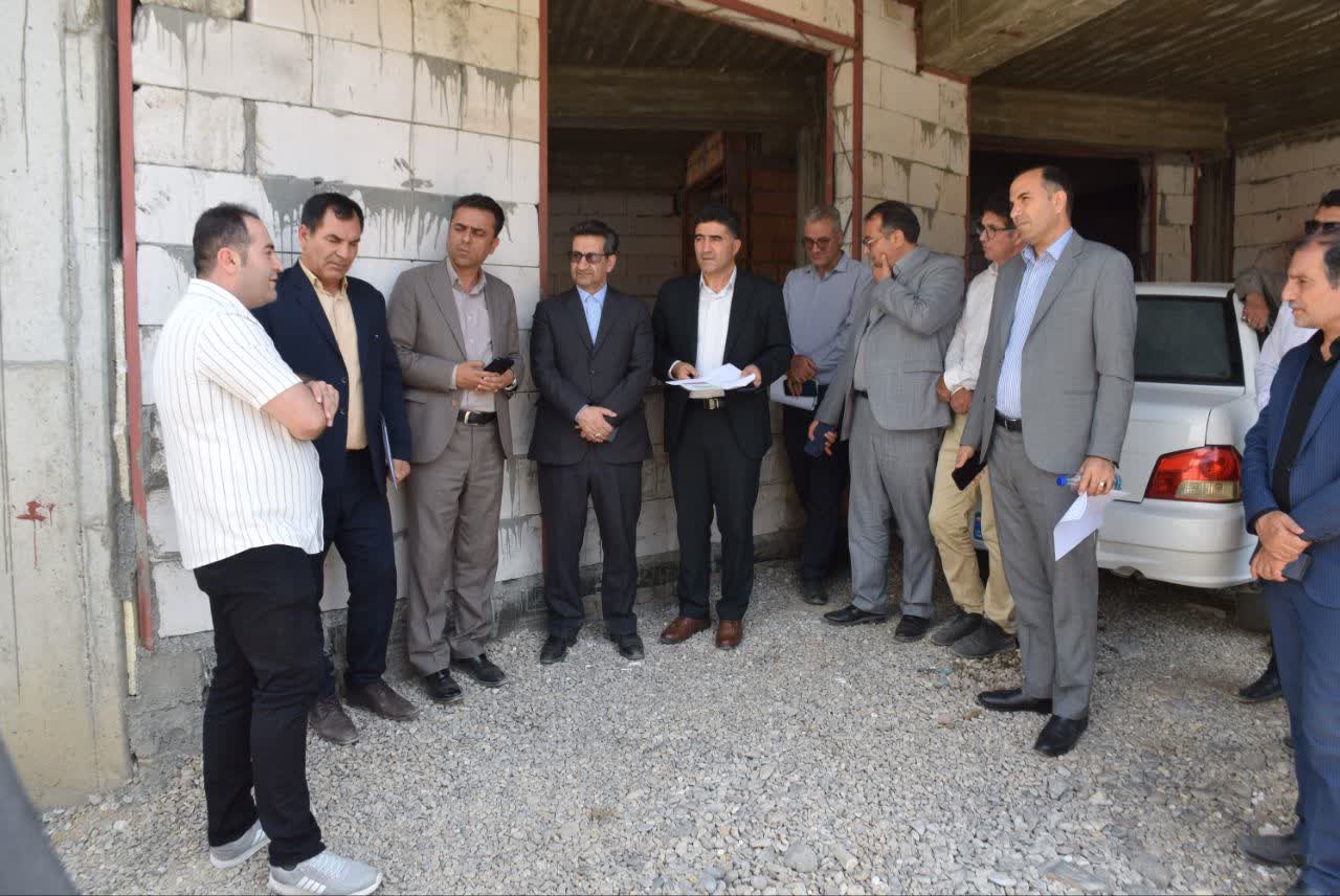 امیر تیموری، معاون استاندار و فرماندار ویژه میاندوآب در راستای بررسی پروژه های نیمه تمام شهرستان، از روند اجرای عملیات مدرسه 22 بهمن بازدید کرد