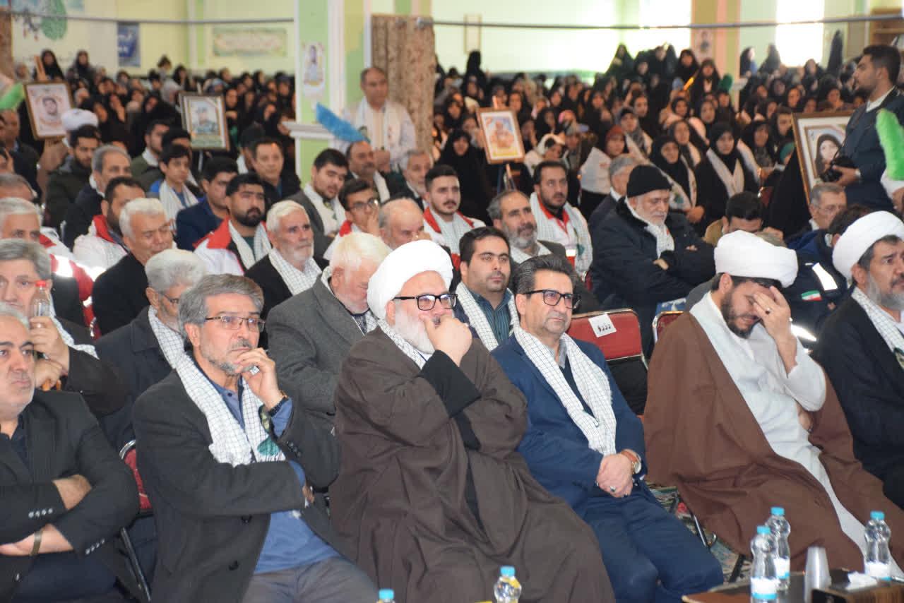 اجلاسیه نهایی 850 شهید شهرستان میاندوآب در راستای دومین کنگره ملی 12هزار شهید آذربایجان‌غربی در مصلای امام خمینی (ره) میاندوآب برگزار شد.