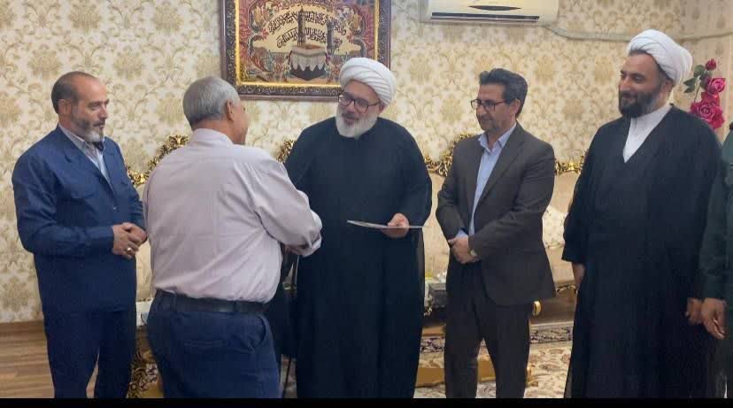 همزمان با سالروز ورود آزادگان به میهن اسلامی، مسئولان شهرستان میاندوآب با حضور در منزل آزادگان سرافراز "منصور آقایی " و "کبیر مقدسی " ضمن دیدار و دلجویی، از صبر و ایستادگی آنان تجلیل نمودند