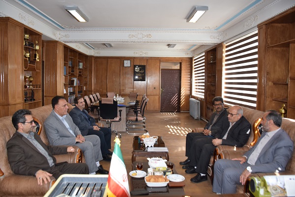 مدیرکل کمیته امداد امام خمینی(ره) آذربایجان‌غربی ضمن دیدار با فرماندار جدید میاندوآب و تبریک انتصاب، گزارشی از عملکرد این نهاد حمایتی ارائه نمود