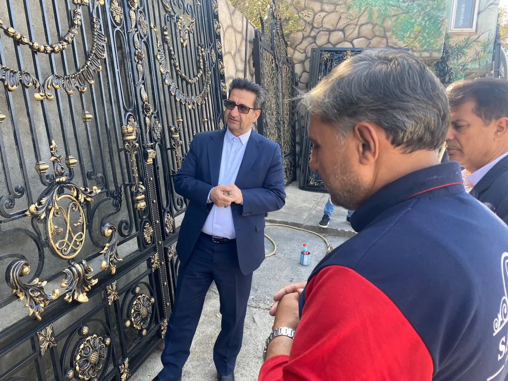 امیر تیموری، معاون استاندار و فرماندار ویژه میاندوآب، بمنظور حمایت و رفع موانع تولید، از کارخانه مارال درب، بازدید و مشکلات این واحد تولیدی را مورد بررسی قرار داد