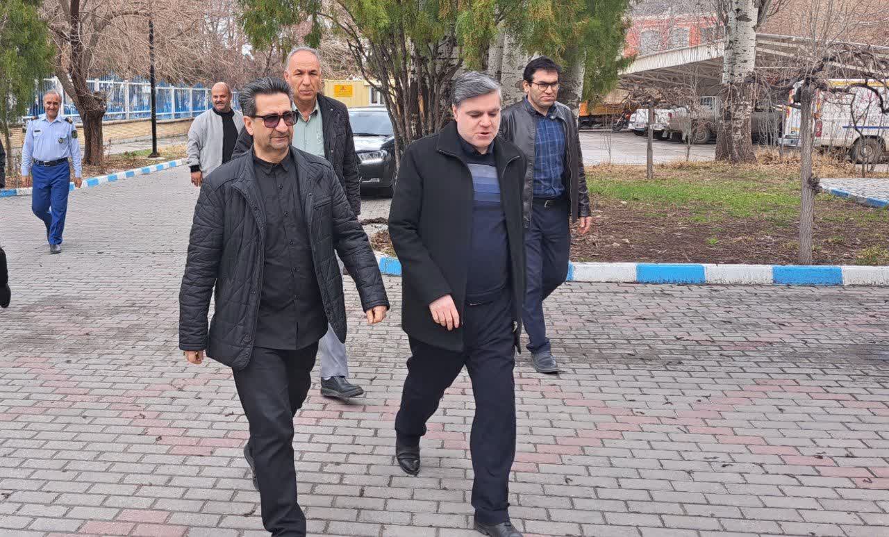 فرماندار ویژه میاندوآب در راستای بازدیدهای سرزده از دستگاههای اجرایی و خدمات رسان که به منظور کنترل و بررسی نحوه خدمات رسانی به مردم انجام می گیرد بصورت سرزده از اداره گاز شهرستان بازدید کرد.