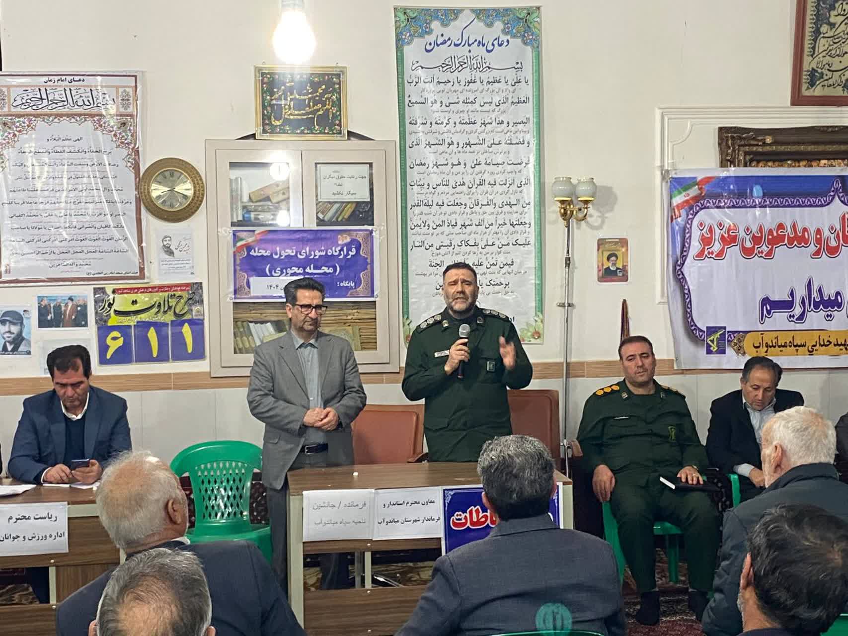 فرماندار میاندوآب در راستای دیدار بی واسطه با مردم و تحقق شعار خدمت بی منت، میز خدمت محله محور را با هدف محرومیت زدایی و رسیدگی مستقیم به مشکلات مردم،در مسجد حضرت زین العابدین(ع) محله خاقانی برپا کرد