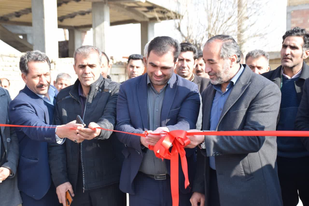 به مناسبت گرامیداشت دهه فجر، 20 پروژه عمرانی روستایی در بخش للکلوی میاندوآب با صرف هزینه ای بالغ بر 119 میلیارد و 400 میلیون ریال مورد بهره برداری قرار گرفت