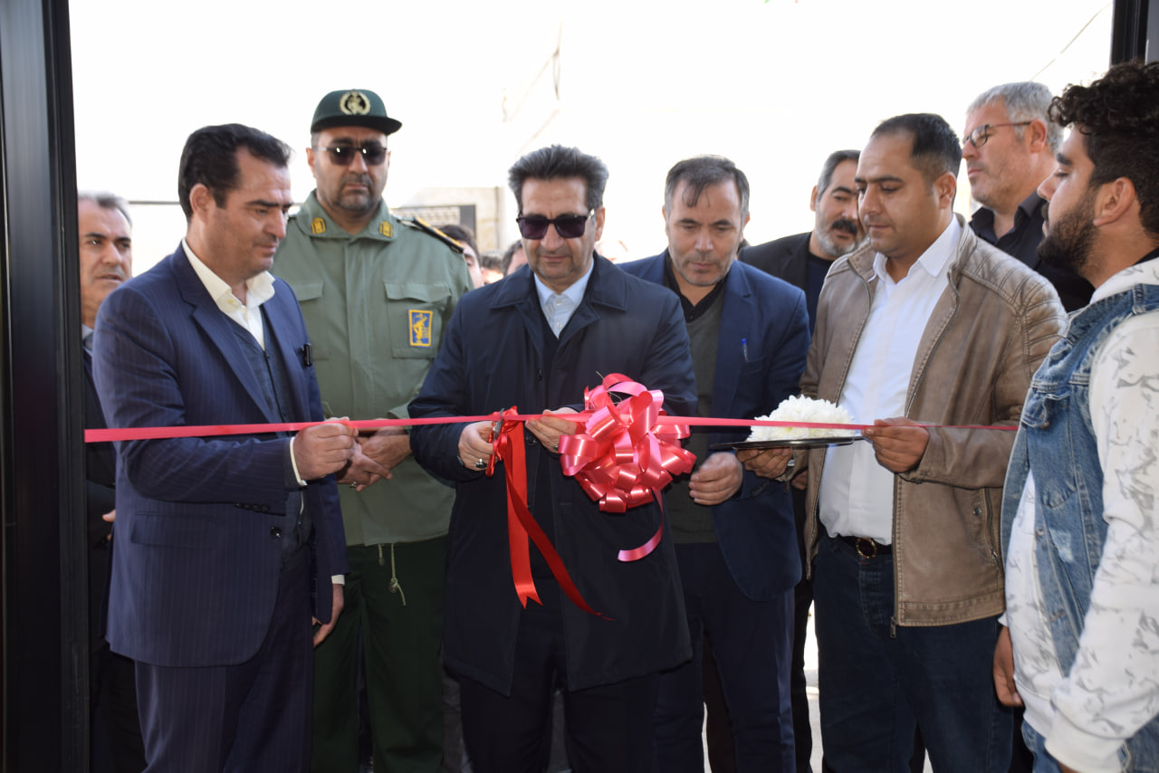 همزمان با ایام الله دهه مبارکه فجر، تالار و رستوران عمارت حور در روستای گوگ تپه با حضور امیر تیموری، معاون استاندار و فرماندار ویژه میاندوآب افتتاح و مورد بهره برداری قرار گرفت