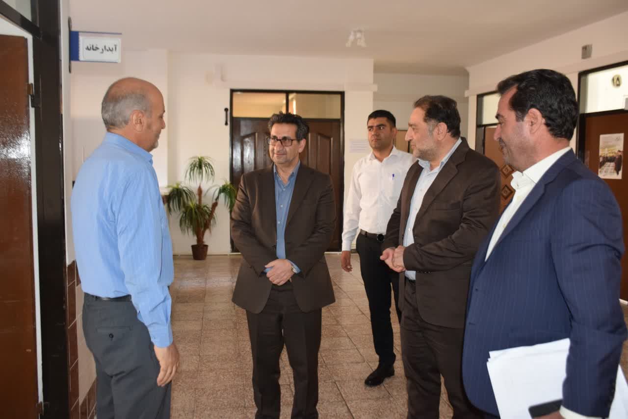 فرماندار ویژه میاندوآب، به منظور کنترل و بررسی نحوه خدمات رسانی به مردم انجام می گیرد به صورت سرزده از اداره صنعت، معدن و تجارت شهرستان بازدید کرد