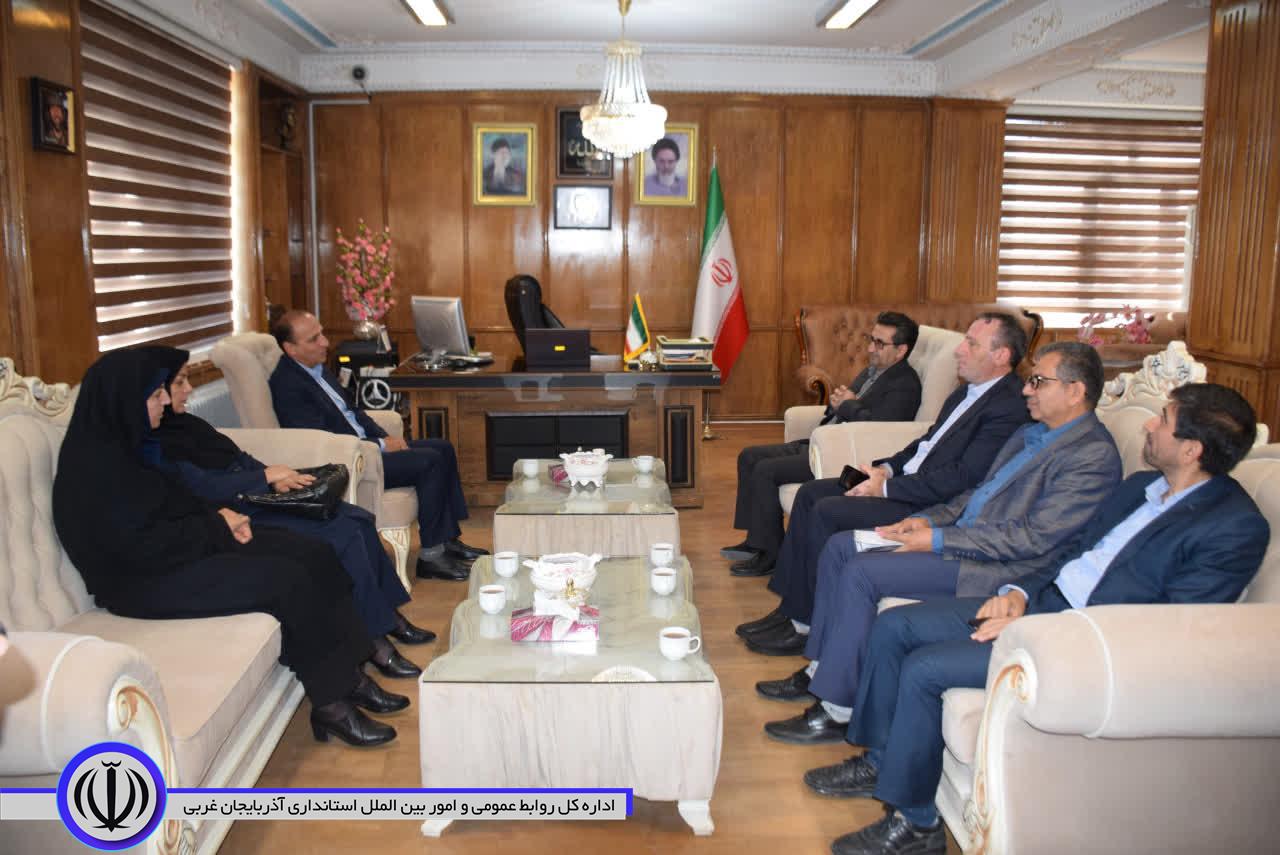 رسول بابایان، مدیرکل بهزیستی آذربایجان‌غربی با حضور در فرمانداری میاندوآب با امیر تیموری، معاون استاندار و فرماندار ویژه میاندوآب دیدار و گفت‌وگو کرد