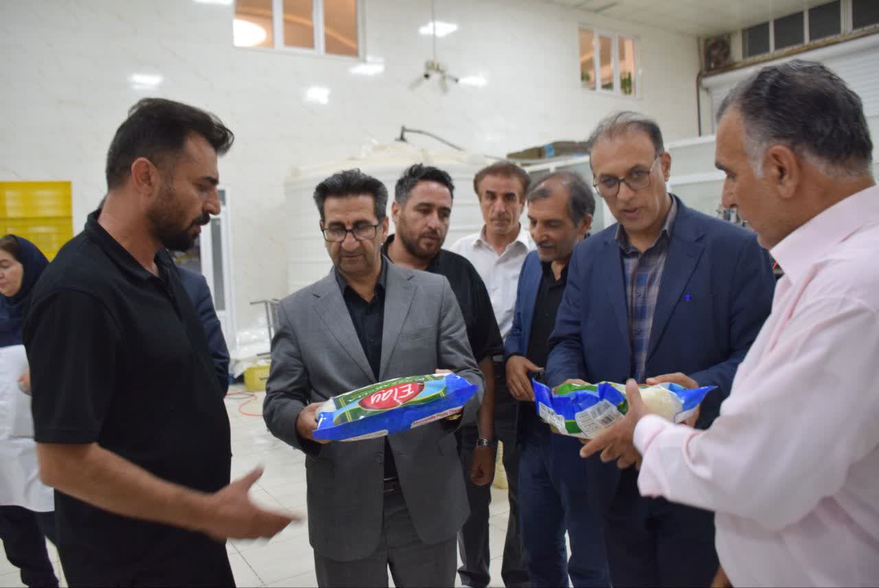 امیر تیموری، معاون استاندار و فرماندار ویژه میاندوآب بمنظور حمایت و رفع موانع تولید، از هلدینگ لبنی غفارزاده بازدید و مشکلات این واحد تولیدی را مورد بررسی قرار داد