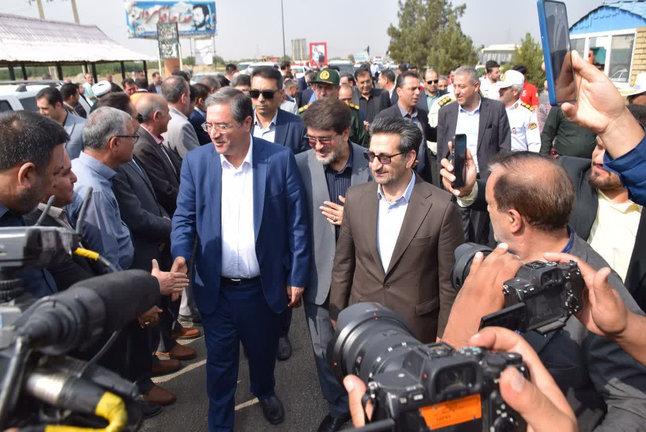 رضا رحمانی استاندار آذربایجانغربی امروز با استقبال فرماندار، اعضای شوراهای تأمین و اداری و اقشار مختلف مردم وارد شهرستان میاندوآب شد.