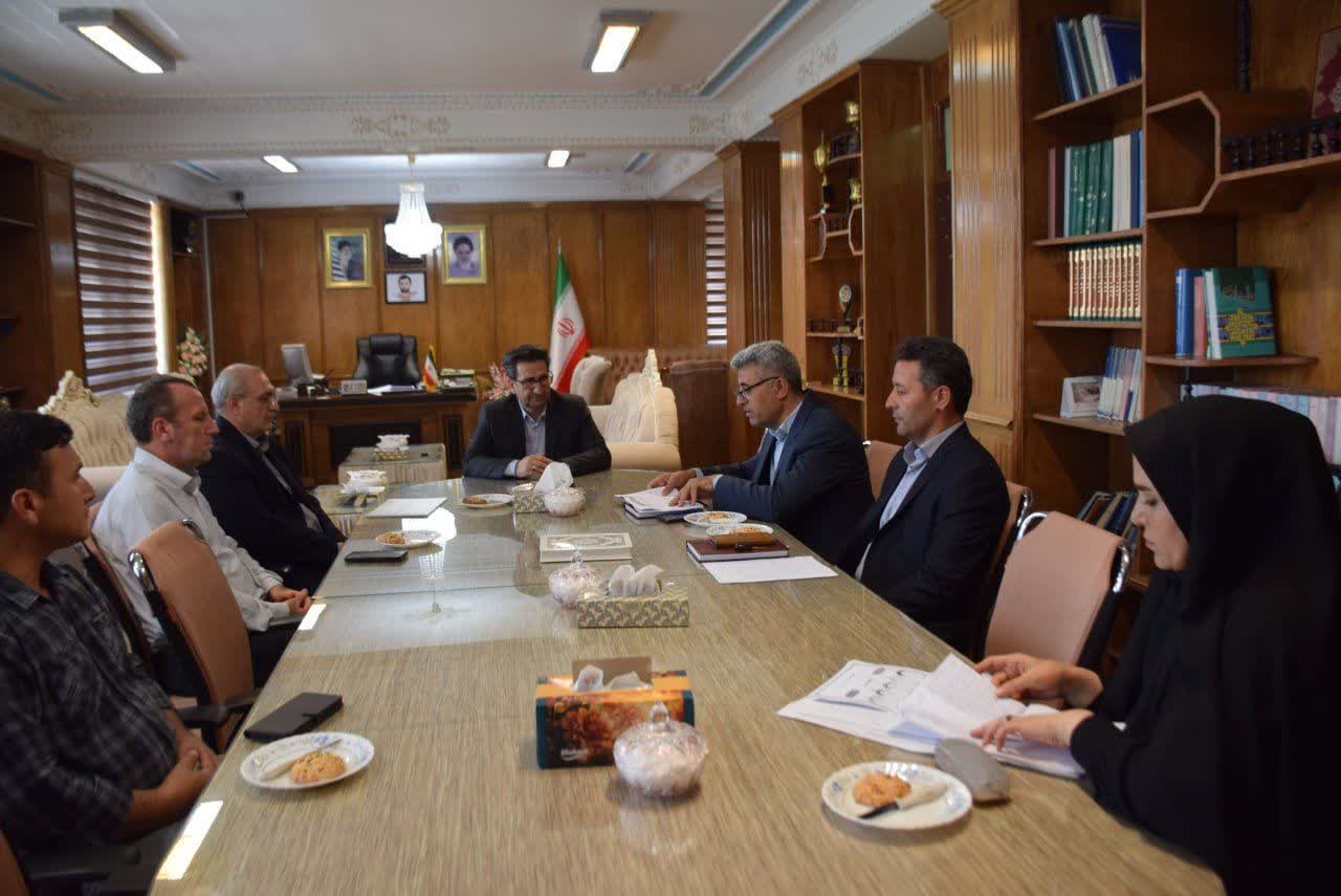 اعضای کمیته کارگری شهرستان میاندوآب ضمن دیدار با امیر تیموری، معاون استاندار و فرماندار ویژه میاندوآب، مسائل و مشکلات حوزه کار، اشتغال و کارگران را مطرح کردند