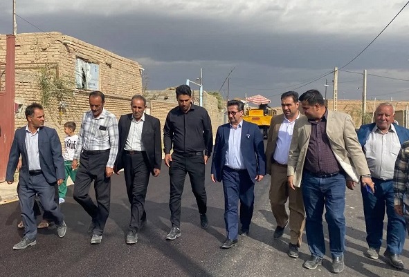 امیر تیموری، معاون استاندار و فرماندار ویژه میاندوآب به منظور بررسی روند اجرای پروژه‌های عمرانی، از پروژه آسفالت ریزی معابر روستای چلیک از توابع بخش للکلو بازدید کرد