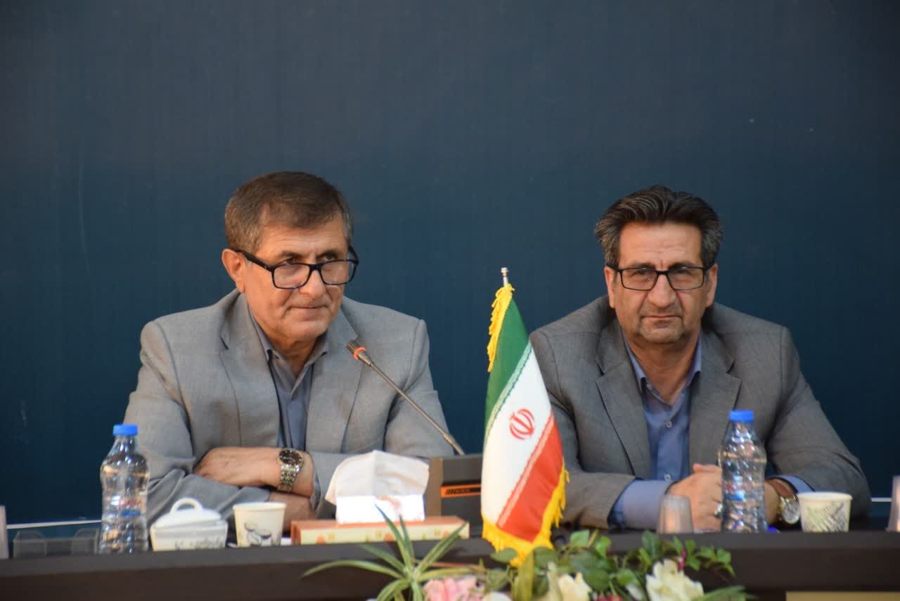 معاونت توسعه مدیریت و منابع استانداری آذربایجانغربی در نشستی صمیمی با کارکنان فرمانداری میاندوآب، مشکلات و نیازمندیهای مطرح شده را مورد بررسی قرار داد