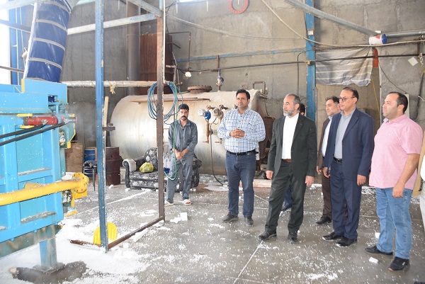 بازدید فرماندار میاندوآب از واحد تولید یونولیت و فوم سقفی