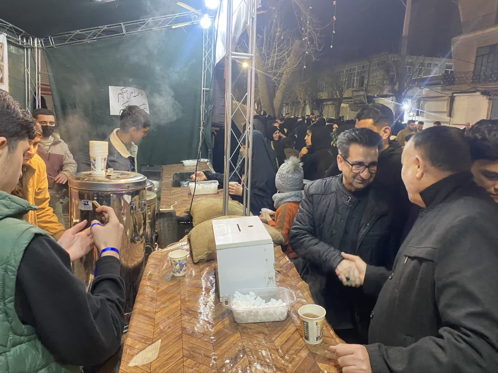 حضور فرماندار  و امام جمعه میاندوآب‌ در میان جوانان انقلابی و بسیجی