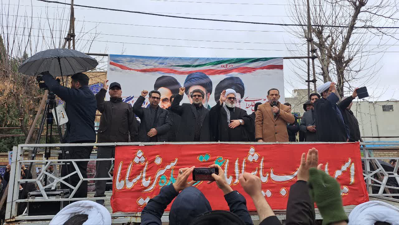 اجتماع پرشور مردم شهیدپرور و ولایتمدار میاندوآب در میثاق با امام شهید امت و بیعت با رهبر منتخب خبرگان ملت