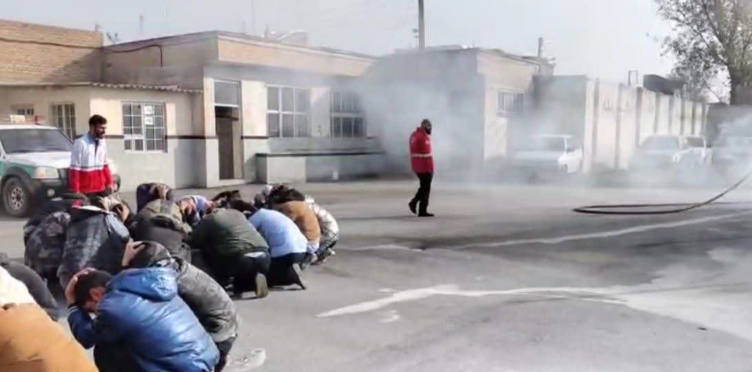 مانور سراسری زلزله به صورت نمادین در دبیرستان شهید فروغی میاندوآب با حضور رسول ملکی، معاون هماهنگی امور عمرانی فرماندار و جمعی از مسئولان شهرستان برگزار شد