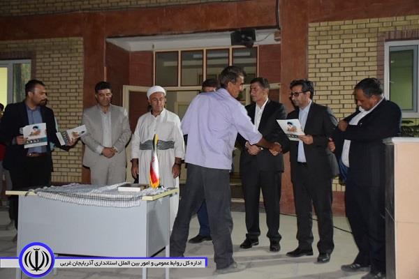 در آخرین روز از ایام گرامیداشت هفته دولت، 2 زمین چمن مصنوعی در مدارس روستایی میاندوآب با حضور معاونت توسعه مدیریت و منابع استاندار آذربایجانغربی،افتتاح و مورد بهره برداری قرار گرفت.