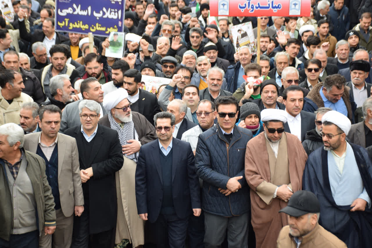 جلوه هایی از حضور پرشور مردم میاندوآب در راهپیمایی 22 بهمن +تصاویر